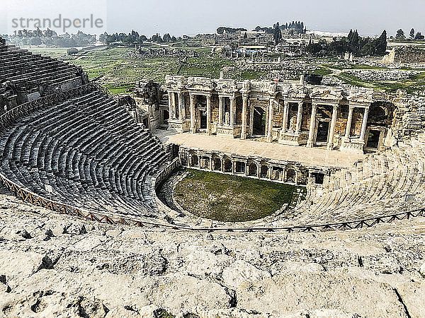 Ruinen des antiken Theaters  Pamukkale (antike Hierapolis)  Denizli  Türkei