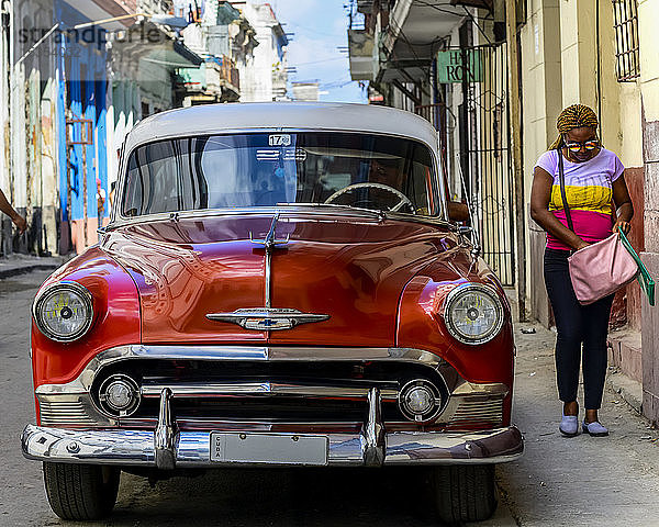Oldtimer in den Straßen von Havanna; Havanna  Kuba