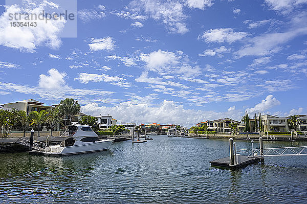 Hafen von Sovereign Islands  einer wohlhabenden Wohnanlage im Vorort Paradise Point an der Gold Coast; Queensland  Australien