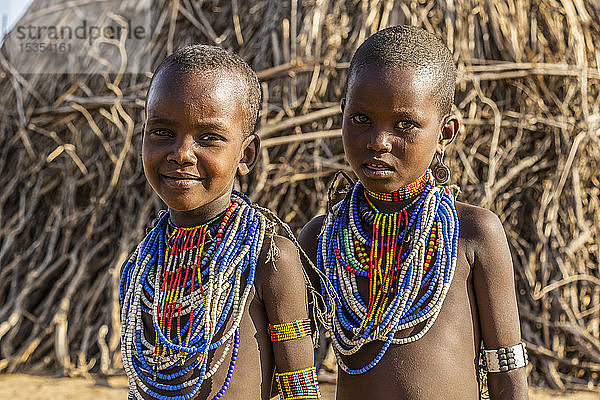 Arbore-Mädchen im Dorf Arbore  Omo-Tal; Region der südlichen Nationalitäten und Völker  Äthiopien