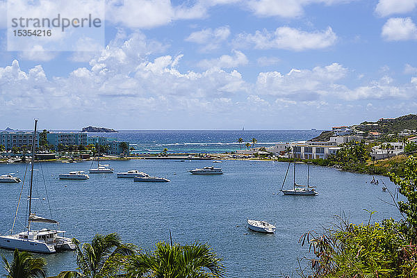 Yachten und Boote im Hafen von Marigot auf St. Maarten in der Karibik; Marigot  Philipsburg  Sint Maarten