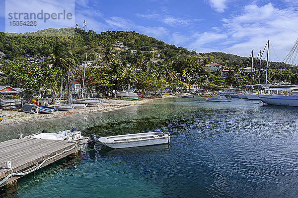 Im Hafen von Port Elizabeth vertäute Boote; Port Elizabeth  Bequia  St. Vincent und die Grenadinen