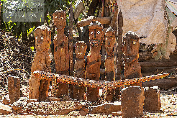 Wagas  aus Holz geschnitzte Gedenkstatuen; Karat-Konso  Äthiopien