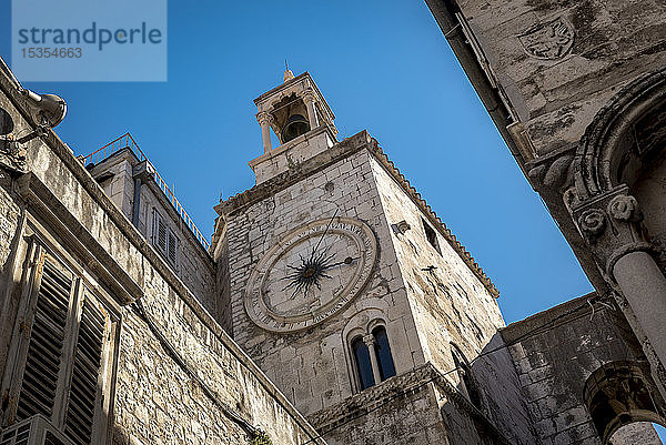 Die Turmuhr im Nardoni Trg in der Altstadt; Split  Kroatien