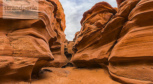 Slot Canyon bekannt als Owl Canyon; Page  Arizona  Vereinigte Staaten von Amerika