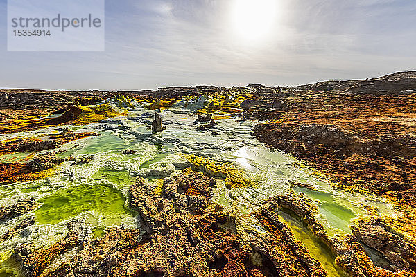 Saure Tümpel  mineralische Formationen  Salzablagerungen im Krater des Dallol-Vulkans  Danakil-Senke; Afar-Region  Äthiopien