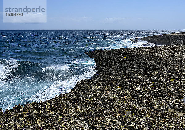 Korallenfelsen an der Küste des Nationalparks Shete Boka  Insel der Kleinen Antillen; Curacao