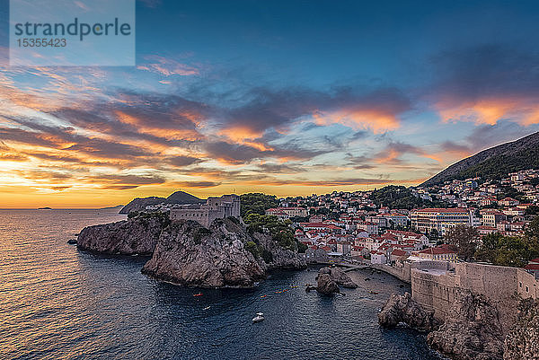 Blick auf die Festung Lovrjenac bei Sonnenuntergang; Dubrovnik  Gespanschaft Dubrovnik-Neretva  Kroatien