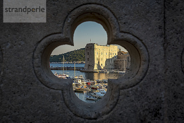 Blick auf die Festung des Heiligen Johannes und die Altstadt von Dubrovnik; Gespanschaft Dubrovnik-Neretva  Kroatien