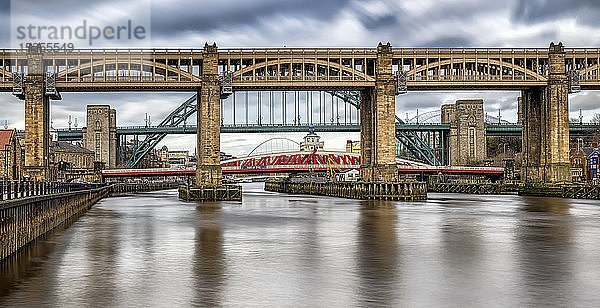 Brücken über den Fluss Tyne in Newcastle und Gateshead; Newcastle Upon Tyne  Tyne and Wear  England