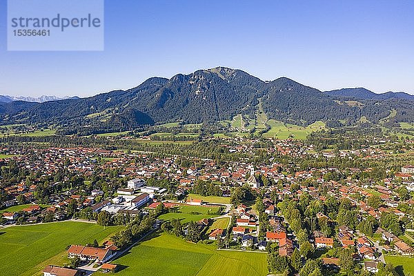 Lenggries mit Brauneck  Luftbild  Tölzer-Land  Isarwinkel  Oberbayern  Bayern  Deutschland  Europa