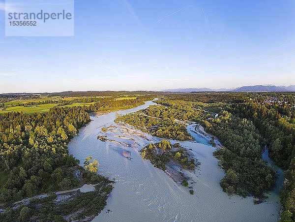 Isar bei Hochwasser  Naturschutzgebiet Isarauen  Geretsried  Drohnenaufnahme  Oberbayern  Bayern  Deutschland  Europa