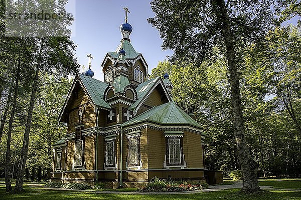 Orthodoxe Kirche im Park  Kemeri  Lettland  Europa