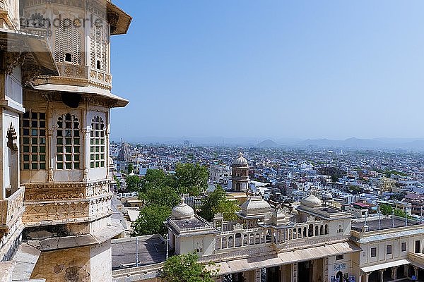 Blick über Udaipur vom Stadtpalast  Rajasthan  Indien  Asien