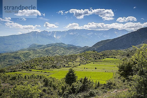 Gebirgslandschaft bei Leskovik  Albanien  Europa