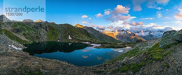 Schwarzsee im Abendlicht mit Bergkette  Zemmgrund  Zillertal  Tirol  Österreich  Europa