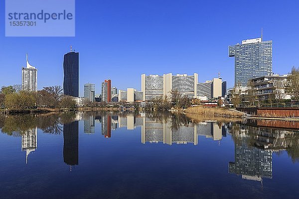 Uno-City und DC Tower  vor Kaiserwasser  Donaustadt  Wien  Österreich  Europa