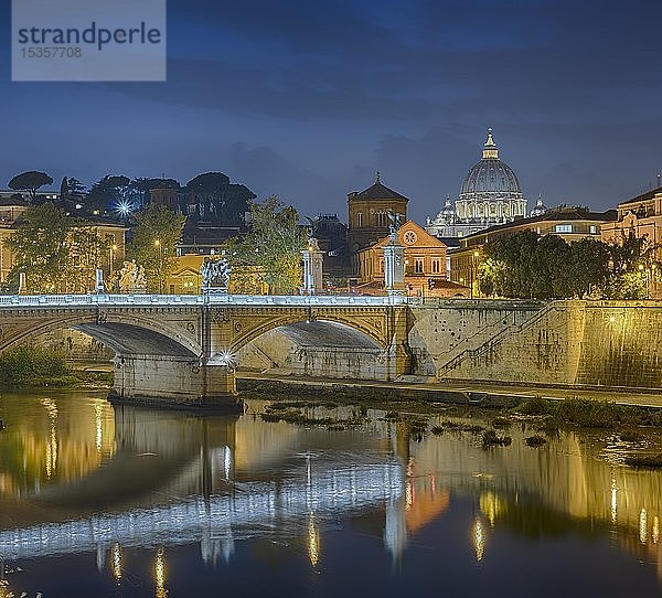 Abendstimmung  Blick über den Tiber auf den Petersdom  Rom  Latium  Italien  Europa