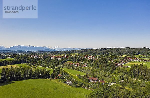 Stadtteil Beuerberg mit Kloster und Loisach  Eurasburg  Oberbayern  Bayern  Deutschland  Europa