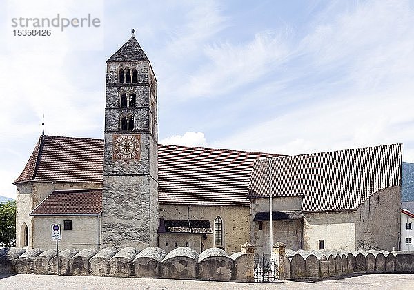 Romanische Pfarrkirche St. Katharina  Schluderns  Vinschgau  Südtirol  Italien  Europa