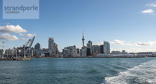 Skyline von Auckland  Waitemata Port  Sky Tower  Zentrales Geschäftsviertel  Auckland  Nordinsel  Neuseeland  Ozeanien
