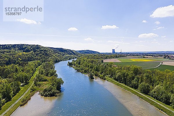 Isar bei Wörth an der Isar  hinter den Kernkraftwerken Isar I und Isar II  Drohnenaufnahme  Niederbayern  Bayern  Deutschland  Europa