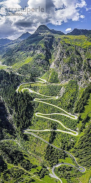 Drohnenaufnahme  kurvenreiche Straße  Silvretta Hochalpenstraße  Montafon  Vorarlberg  Österreich  Europa