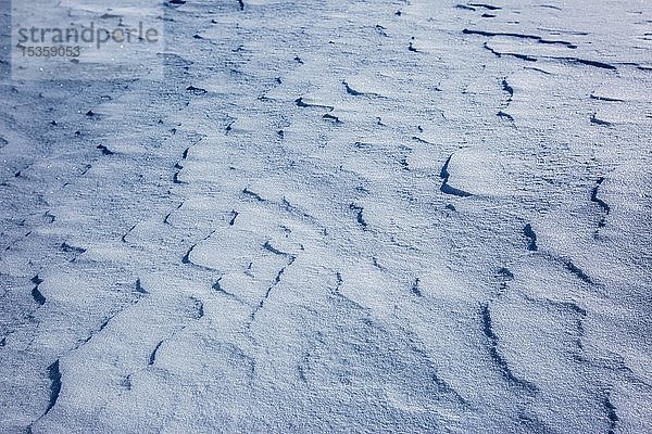 Schneeverwehung  Schnee mit Wellenstruktur  Provinz Lappland  Schweden  Europa
