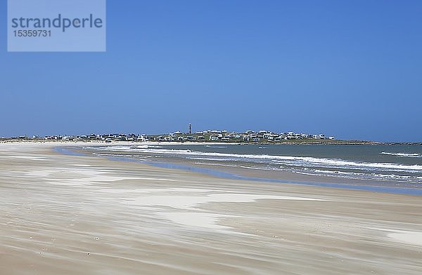 Fischerdorf Cabo Polonio mit breitem Sandstrand am Atlantischen Ozean  Nationalpark Cabo Polonio  Provinz Rocha  Uruguay  Südamerika