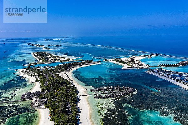 Luftaufnahme  Lagune der Malediveninsel Olhuveli mit Wasserbungalows  Süd-Male-Atoll  Malediven
