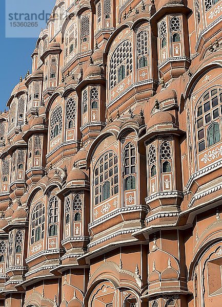 Frontfassade von Hawa Mahal  Palast der Winde  Jaipur  Rajasthan  Indien  Asien