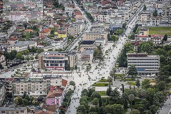 Blick auf das Stadtzentrum  Berat  Albanien  Europa