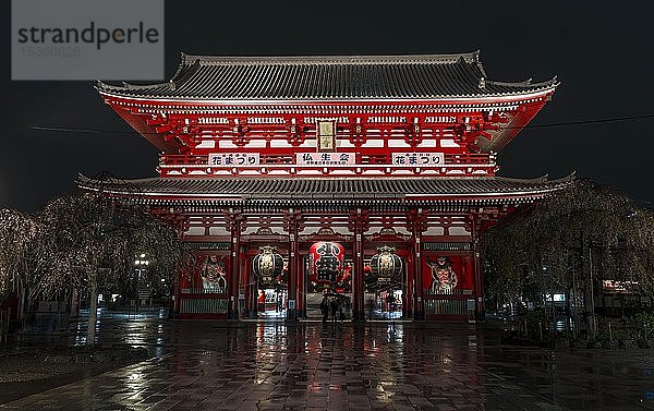 Nachtaufnahme  H?z?mon-Tor  buddhistischer Tempel  Sens?-ji-Tempel oder Asakusa-Schrein  Asakusa  Tokio  Japan  Asien