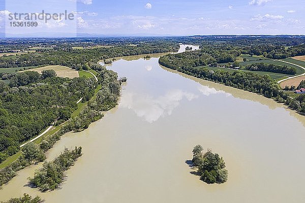 Untere Isar bei Hochwasser  bei Mamming  Drohnenaufnahme  Niederbayern  Bayern  Deutschland  Europa