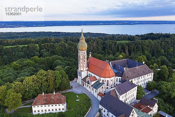 Kloster Andechs  Luftaufnahme  Ammersee  Fünfseenland  Pfaffenwinkel  Oberbayern  Bayern  Deutschland  Europa