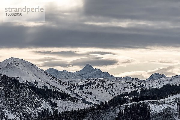 Schneebedeckte Berge  Großglockner  Brixen im Thale  Tirol  Österreich  Europa