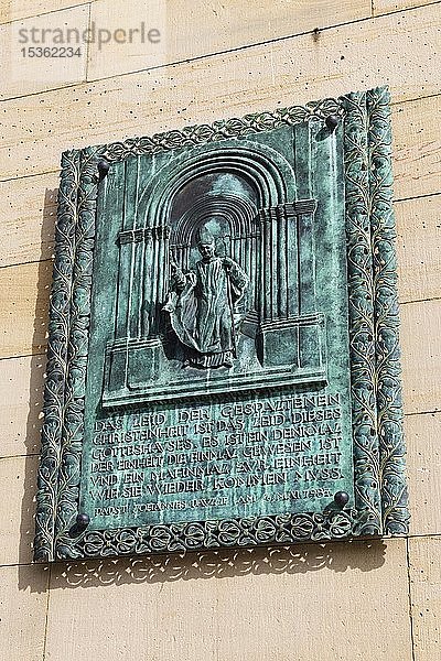 Gedenktafel zu Ehren von Papst Johannes Paul II.  Dom zu Speyer  UNESCO-Welterbe  Rheinland-Pfalz  Deutschland  Europa