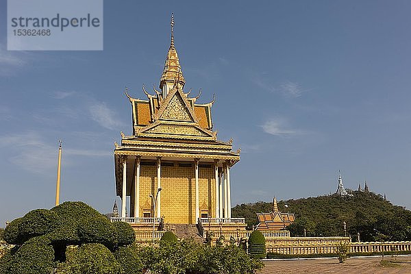 Vipassana Dhura Buddhistisches Meditationszentrum  Tempel  Stupas auf Phnom Oudong  Udong  Provinz Kampong Speu  Kambodscha  Asien