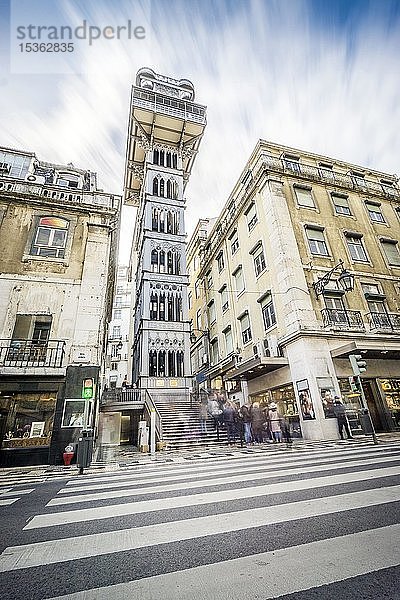 Santa Justa Lift  Elevador de Santa Justa  in der historischen Stadt  Lissabon  Portugal  Europa