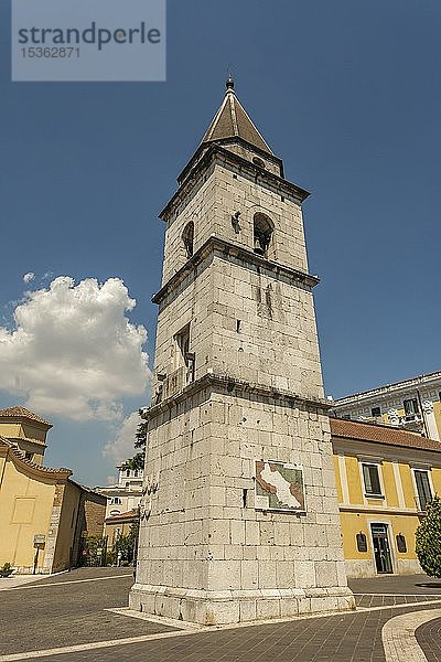 Glockenturm der Kirche Santa Sofia Benevento  Archäologisches Museum  offizieller Kandidat der Unesco Kampanien  Italien  Europa