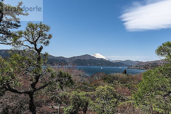 Ashi-See  Berg Fuji im Hintergrund  Hakone  Fuji-Hakone-Izu-Nationalpark  Japan  Asien