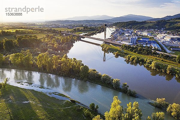 Mündung der Isar in die Donau  Isarmündung  Brücke über die Donau  Deggenau  Hafen Deggendorf  Drohnenaufnahme  Niederbayern  Bayern  Deutschland  Europa