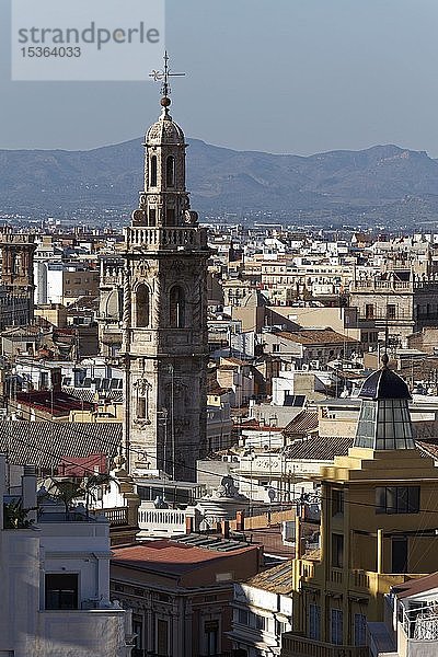 Stadtansicht Ciutat Vella  Altstadt  Kirchturm Santa Caterina  Blick vom Mirador Ateneo Mercantil  Valencia  Spanien  Europa