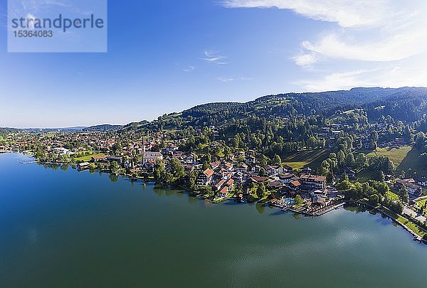 Schliersee mit Ort Schliersee  Drohnenaufnahme  Oberbayern  Bayern  Deutschland  Europa