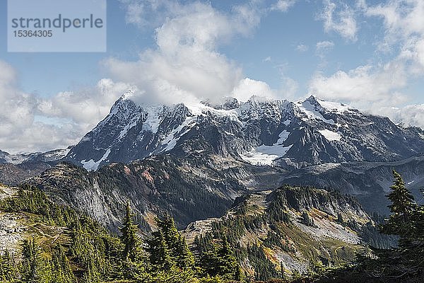 Mt. Shuksan mit Schnee und Gletscher  Mt. Baker-Snoqualmie National Forest  Washington  USA  Nordamerika