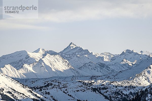 Schneebedeckte Berge  Großglockner  Brixen im Thale  Tirol  Österreich  Europa