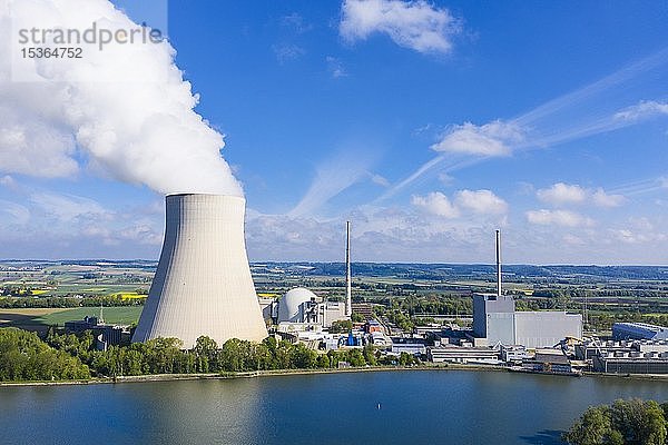 Kernkraftwerk Isar I und Isar II am Stausee Niederaichbach  Isar bei Landshut  Niederbayern  Bayern  Deutschland  Europa