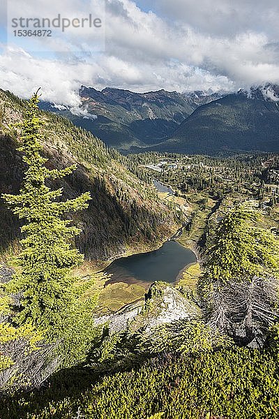 Blick vom Tabletop Mountain  Bagley Lakes  Mount Baker-Snoqualmie National Forest  Washington  USA  Nordamerika