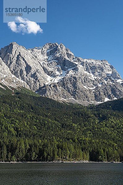 Eibsee und Zugspitze  Wettersteingebirge  bei Grainau  Oberbayern  Bayern  Deutschland  Europa