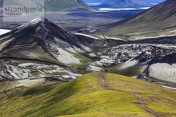 Schwefelablagerungen auf dem Vulkankegel von Brandsgil  in der Nähe von Landmannalaugar  Fjallabak Naturreservat  Sudurland  Südisland  Island  Europa